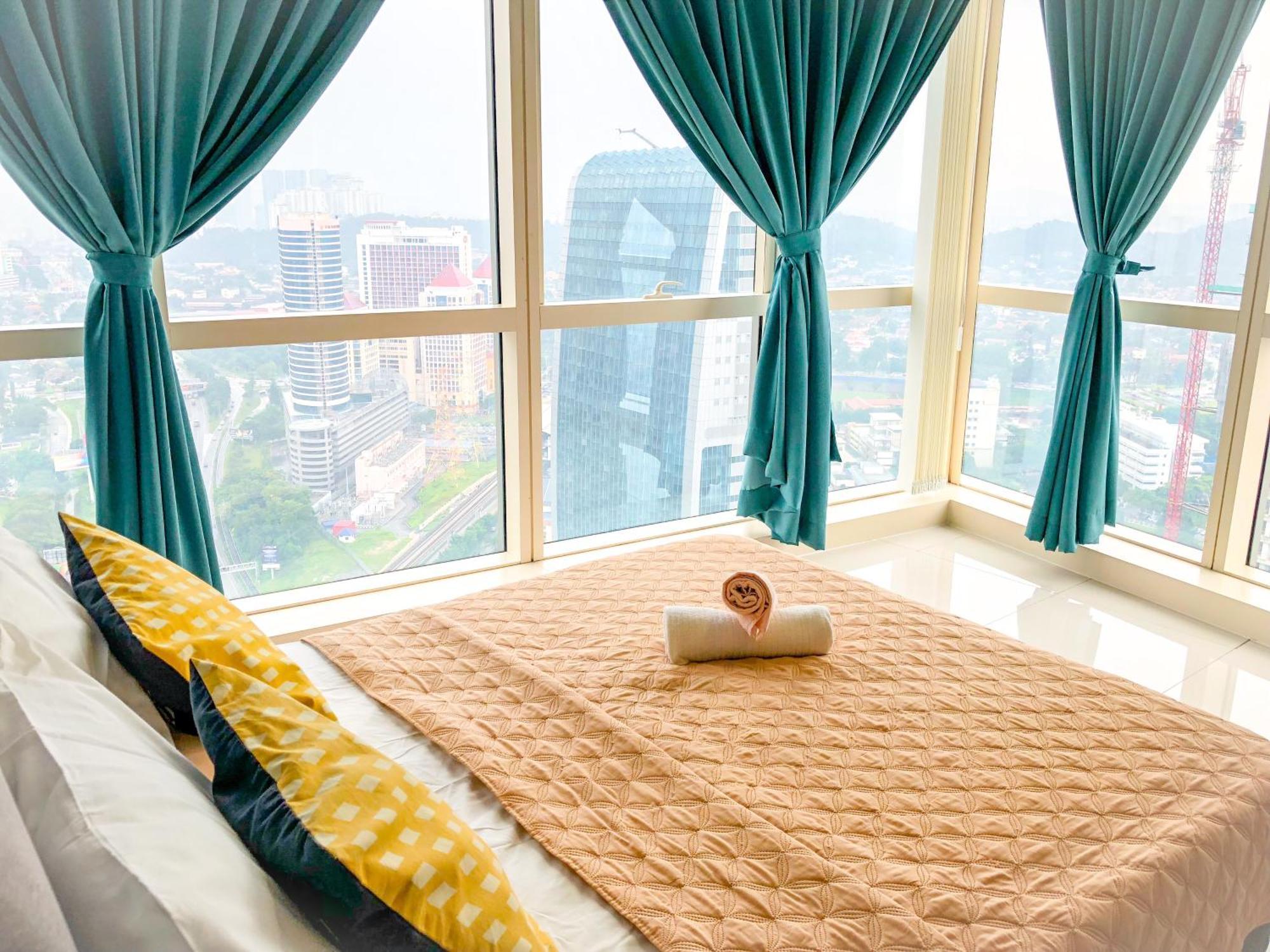 Chrisenbel Suites - Pinnacle Pj Petaling Jaya Exteriör bild