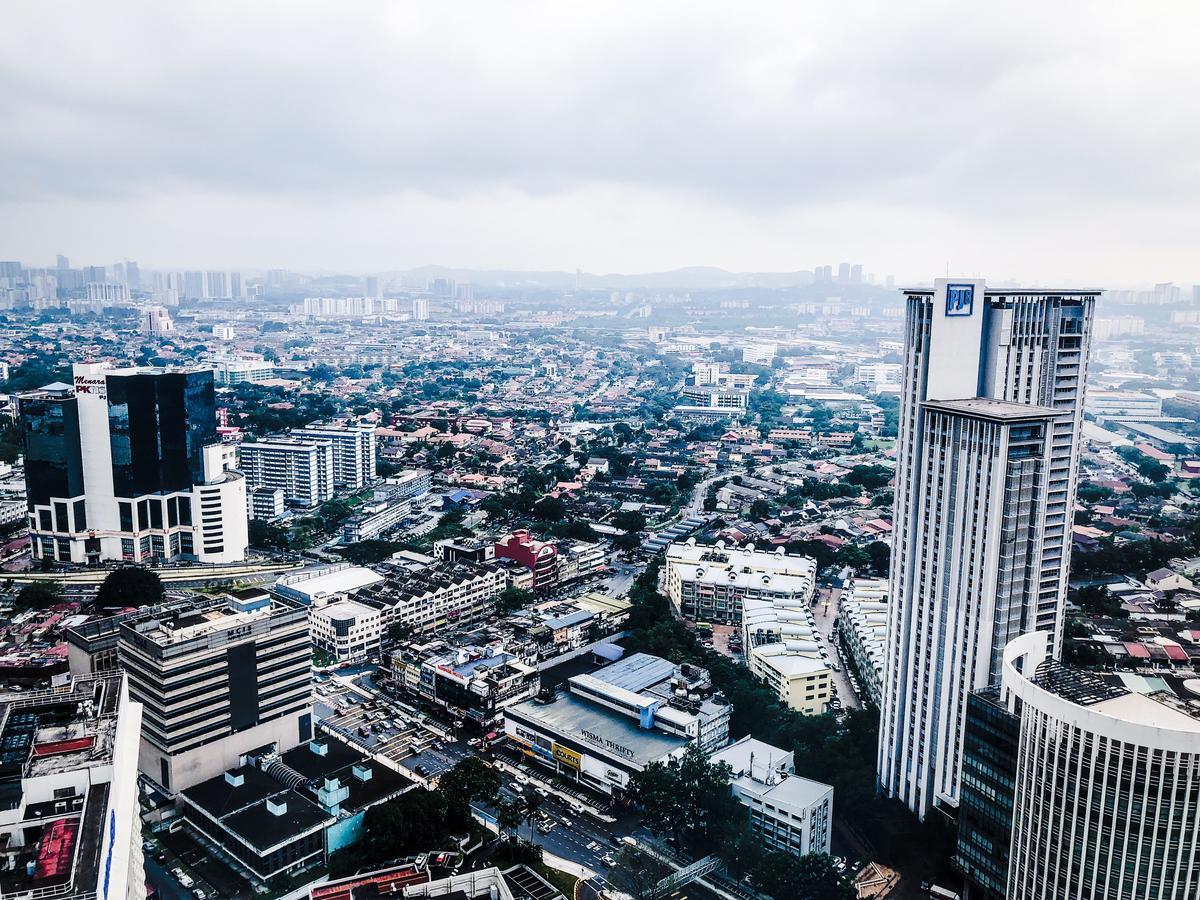 Chrisenbel Suites - Pinnacle Pj Petaling Jaya Exteriör bild